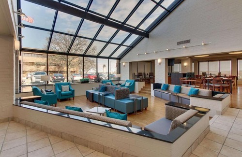Airport Township Hotel | Pet-Friendly Pear Tree Inn St. Louis Airport with Pool Access