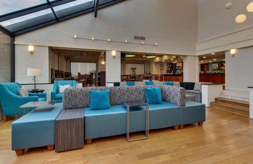 Airport Township Hotel | Pet-Friendly Pear Tree Inn St. Louis Airport with Pool Access