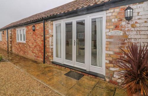 Louth House | Discover Peardrop Cottage: Pet & Child-Friendly Retreat
