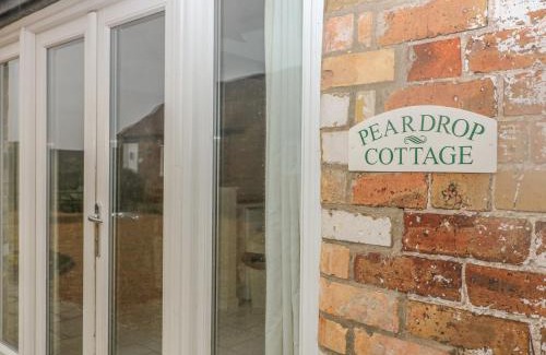 Louth House | Discover Peardrop Cottage: Pet & Child-Friendly Retreat