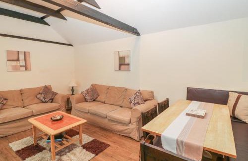 Louth House | Discover Peardrop Cottage: Pet & Child-Friendly Retreat
