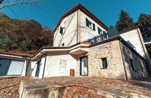 Carballedo Ski Chalet | Family-Friendly Chalet Centro Peares with Great Reviews