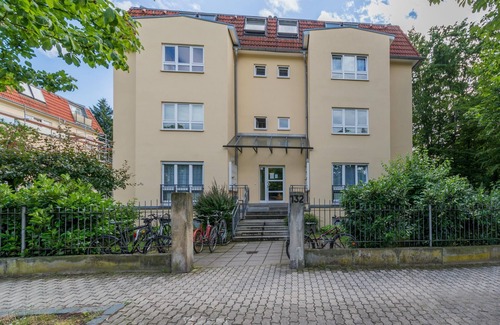 Sudvorstadt-Ost Apartment | Delightful Pearl at the Big Garden, Near Dresden Old Town