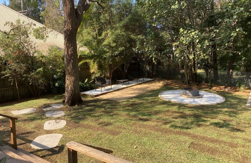 Pearl Beach House | Beach Shack Retreat, Steps from Ocean with Scenic Views