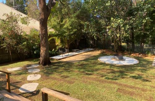 Pearl Beach House | Cozy Beach Shack Steps from the Shore - Wattle