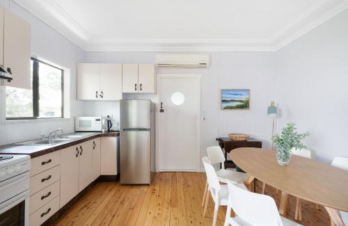 Pearl Beach House | Cozy Beach Shack Steps from the Shore - Wattle