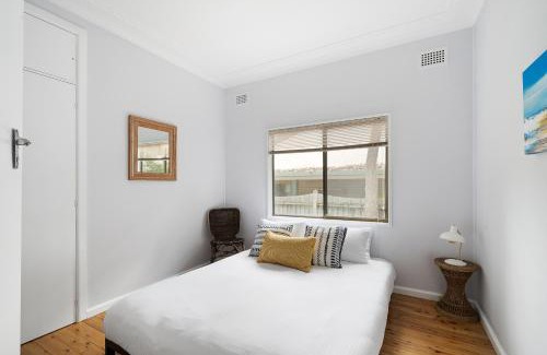 Pearl Beach House | Cozy Beach Shack Steps from the Shore - Wattle