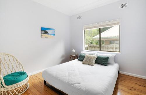 Pearl Beach House | Cozy Beach Shack Steps from the Shore - Wattle