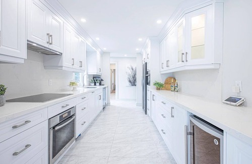 Georgina House | Experience Pearl by Lake Simcoe with Spa & Lake Views