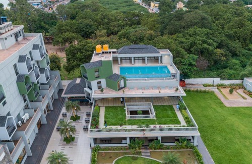 Toranagallu Hotel | Relax at Pearl by Priyadarshini: 4-Star Family-Friendly Retreat