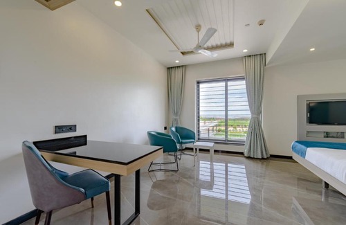 Toranagallu Hotel | Relax at Pearl by Priyadarshini: 4-Star Family-Friendly Retreat
