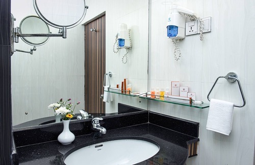Milagiriya Hotel | Relax at Pearl Grand By Rathna - 4-Star Stay with Pool