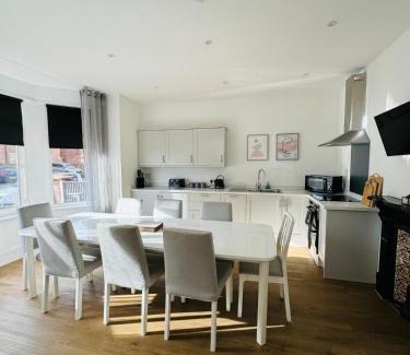 Gorleston-on-Sea House | Coastal Getaway: Pearl House with Pet-Friendly Amenities