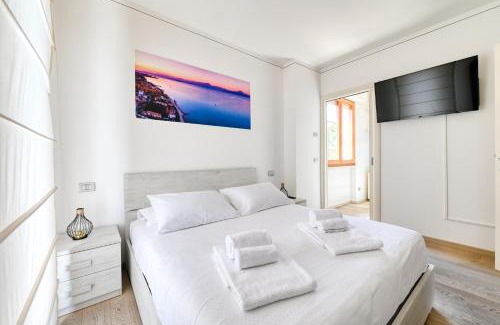 Lugana Apartment | Relax at Pearl House - Sirmione Holiday with Private Jacuzzi