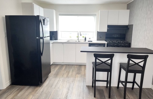 Kingsville House | Pet-Friendly Pearl on Pearl with Spa and Breakfast in Kingsville