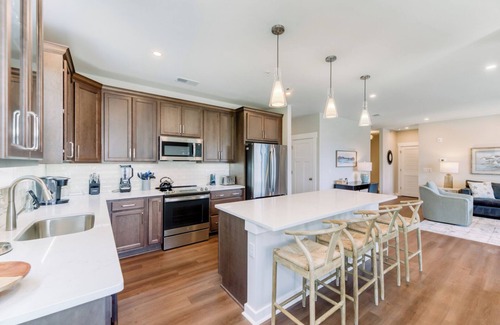 Bermuda Bay Condo | Pearl Point - Serene Retreat, Large End Unit, Peaceful Views