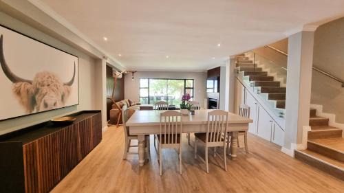 Cape Winelands Cabin | Exceptional Golf Lodge at Pearl Valley with Ocean Views