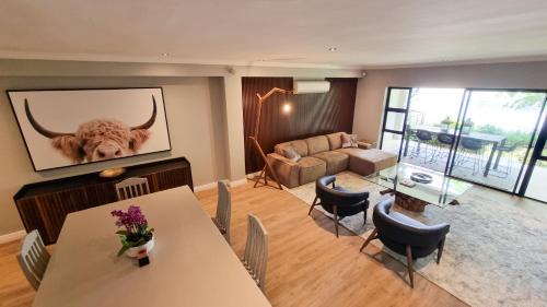 Cape Winelands Cabin | Exceptional Golf Lodge at Pearl Valley with Ocean Views