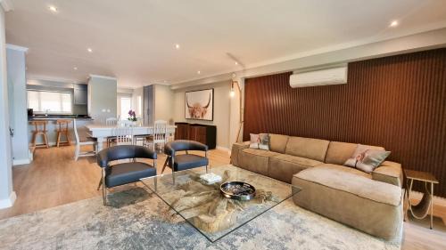 Cape Winelands Cabin | Exceptional Golf Lodge at Pearl Valley with Ocean Views