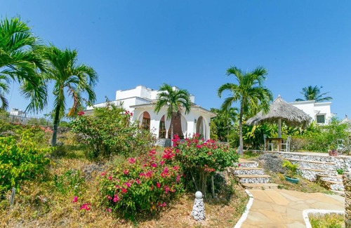 Malindi Marine National Park Villa | Pet-Friendly Pearls and Corals Resort with Pool & Breakfast