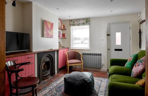 Farnham House | Oceanfront Pearls Cottage: Rated 9.3/10 & Family-Friendly