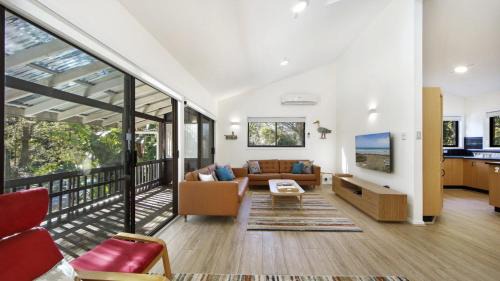 Pearl Beach House | Discover Pearlside: Pet Friendly with Free WiFi & Child Care