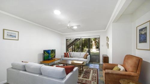 Pearl Beach House | Discover Pearlside: Pet Friendly with Free WiFi & Child Care