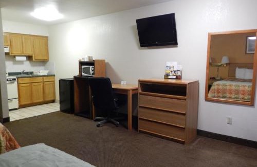 Pearsall Hotel | Family-Friendly Stay at Pearsall Executive Inn Awaits