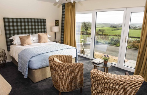 Belfast Bed & Breakfast | Experience Peartree Hill: 5-Star Stay with Top Amenities