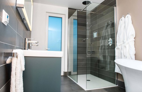 Belfast Bed & Breakfast | Experience Peartree Hill: 5-Star Stay with Top Amenities
