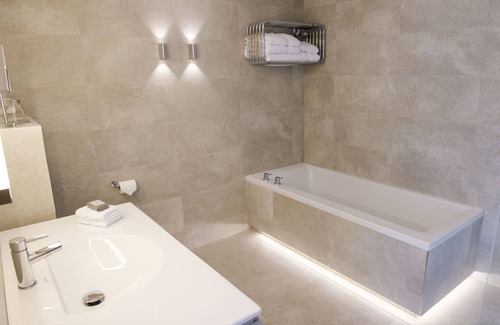 Belfast Bed & Breakfast | Experience Peartree Hill: 5-Star Stay with Top Amenities