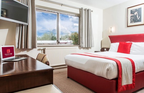 Milton Keynes Hotel | Budget-Friendly Peartree Lodge Waterside with Family Amenities