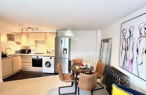 Salisbury Apartment | Pet-Friendly Peartree Serviced Apartments with Breakfast Included