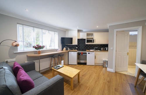 Salisbury Apartment | Pet-Friendly Peartree Serviced Apartments with Breakfast Included