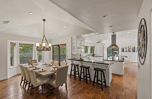 Del Monte Forest House | Indulge in Comfort at Pebble Beach's Los Altos Hotel