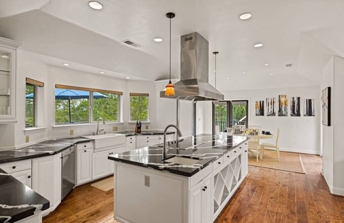 Del Monte Forest House | Indulge in Comfort at Pebble Beach's Los Altos Hotel