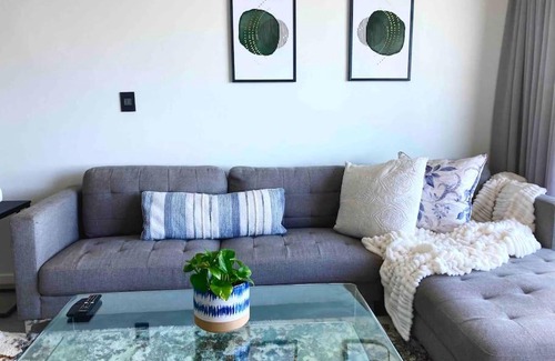 Hillhead Apartment | Beautiful Pebble Beach Sea Views with Private Oceanfront Access