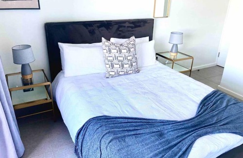 Hillhead Apartment | Beautiful Pebble Beach Sea Views with Private Oceanfront Access