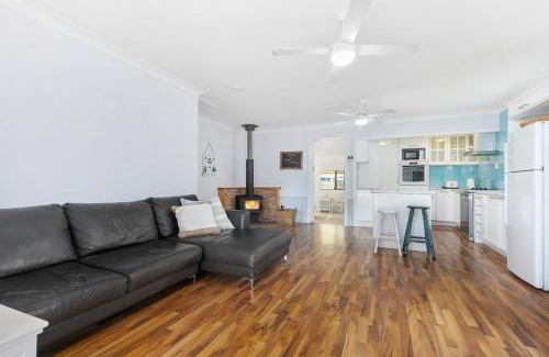 Beachmere House | Pebble Cottage: Pet-Friendly Retreat with Great Guest Ratings