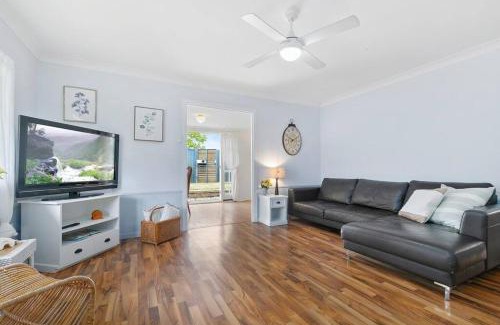 Beachmere House | Pebble Cottage: Pet-Friendly Retreat with Great Guest Ratings
