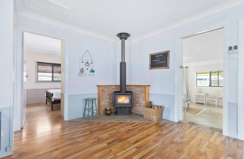 Beachmere House | Pebble Cottage: Pet-Friendly Retreat with Great Guest Ratings