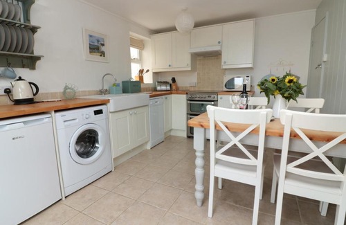 St Just House | Cozy Pebble Cottage with Ocean View & Child-Friendly Perks