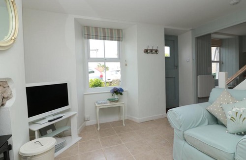 St Just House | Cozy Pebble Cottage with Ocean View & Child-Friendly Perks