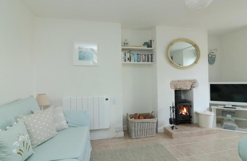 St Just House | Cozy Pebble Cottage with Ocean View & Child-Friendly Perks