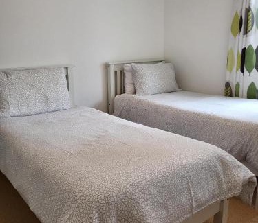 Worthing House | Discover Pebble Cottage: Family & Pet Friendly Getaway