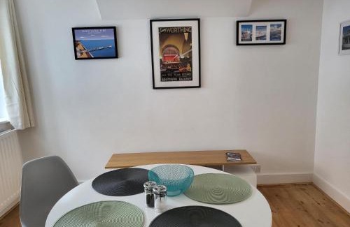 Worthing House | Discover Pebble Cottage: Family & Pet Friendly Getaway