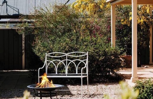 Central Mudgee House | Discover Pebble Lane Cottage: Family and Pet-Friendly Retreat