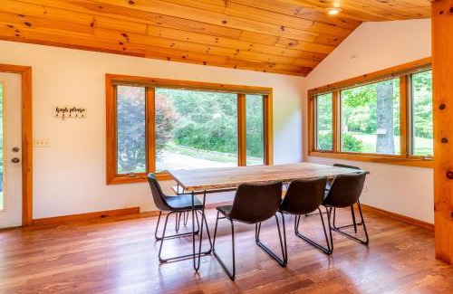 Whittier House | Pet-Friendly Getaway at Pebble on The Creek