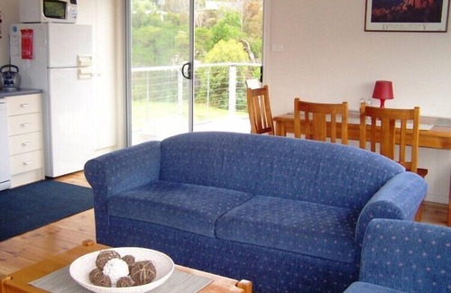 Coles Bay Cottage | Relax at Pebble Shack with Ocean Views and Family-Friendly Amenities