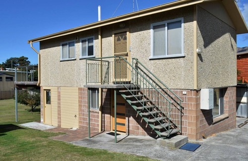 Coles Bay Cottage | Relax at Pebble Shack with Ocean Views and Family-Friendly Amenities